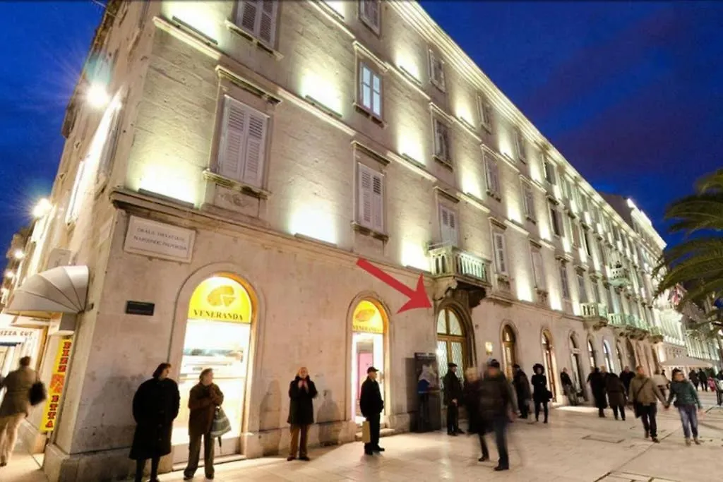 Luxury Promenade Room - Mini Palace Split Apartment