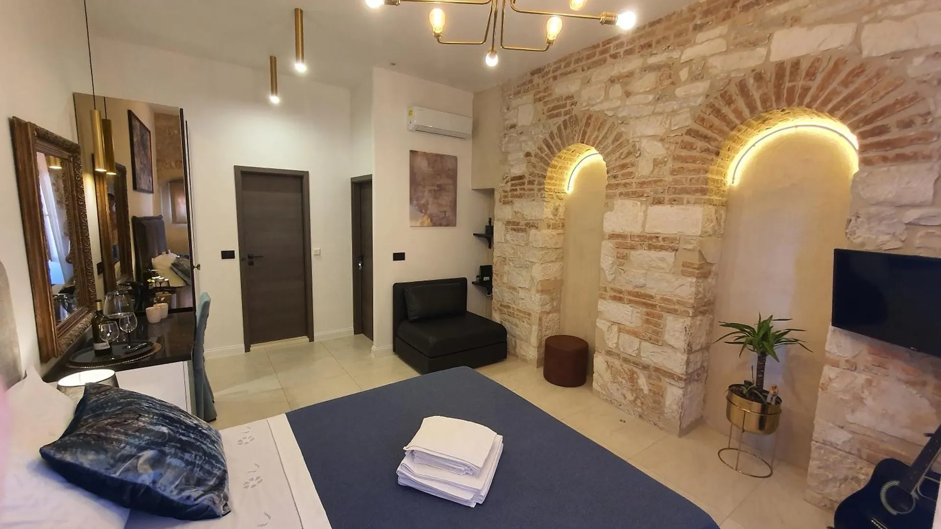 Luxury Promenade Room - Mini Palace Split 0*,  Croatia